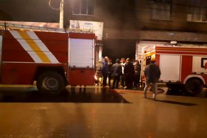 پاساژ ولیعصر پارس آبادمغان طعمه حریق شد