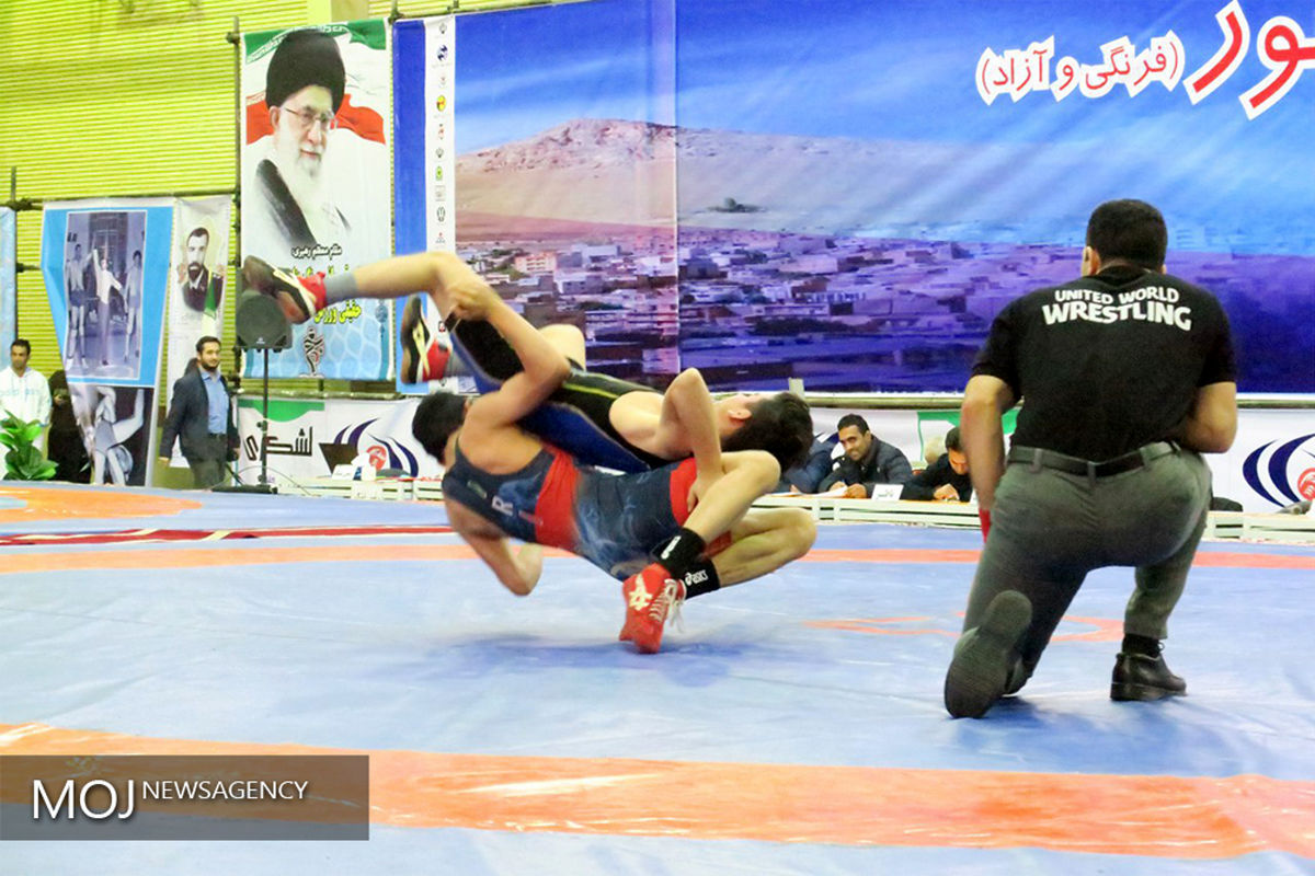 مسابقات کشتی آزاد نوجوانان کشور