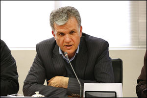 نگرش دلالی در بانک‌ها موجب بروز اختلاس می‌شود/ بیکاری همچون بمب ساعتی است