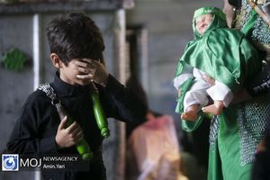 عزاداری شب هشتم ماه محرم در محله نظام آباد