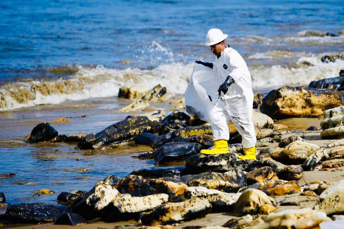 آلودگی نفتی سواحل هرمزگان