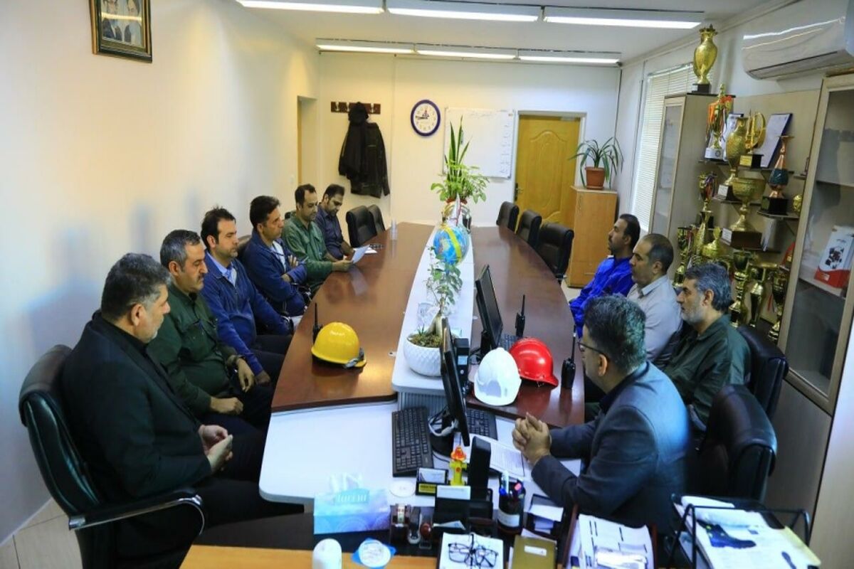 نشست صمیمانه مدیرعامل شرکت پالایش نفت تهران با روسا و کارشناسان اداره HSE برگزار شد