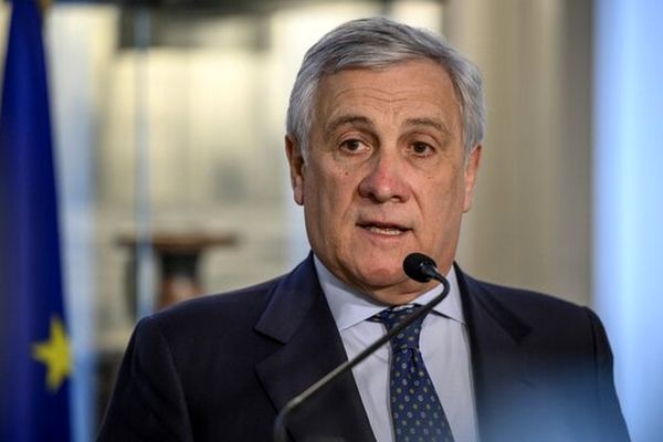 اروپا برای تحقق صلح باید تحریم‌های روسیه را بردارد