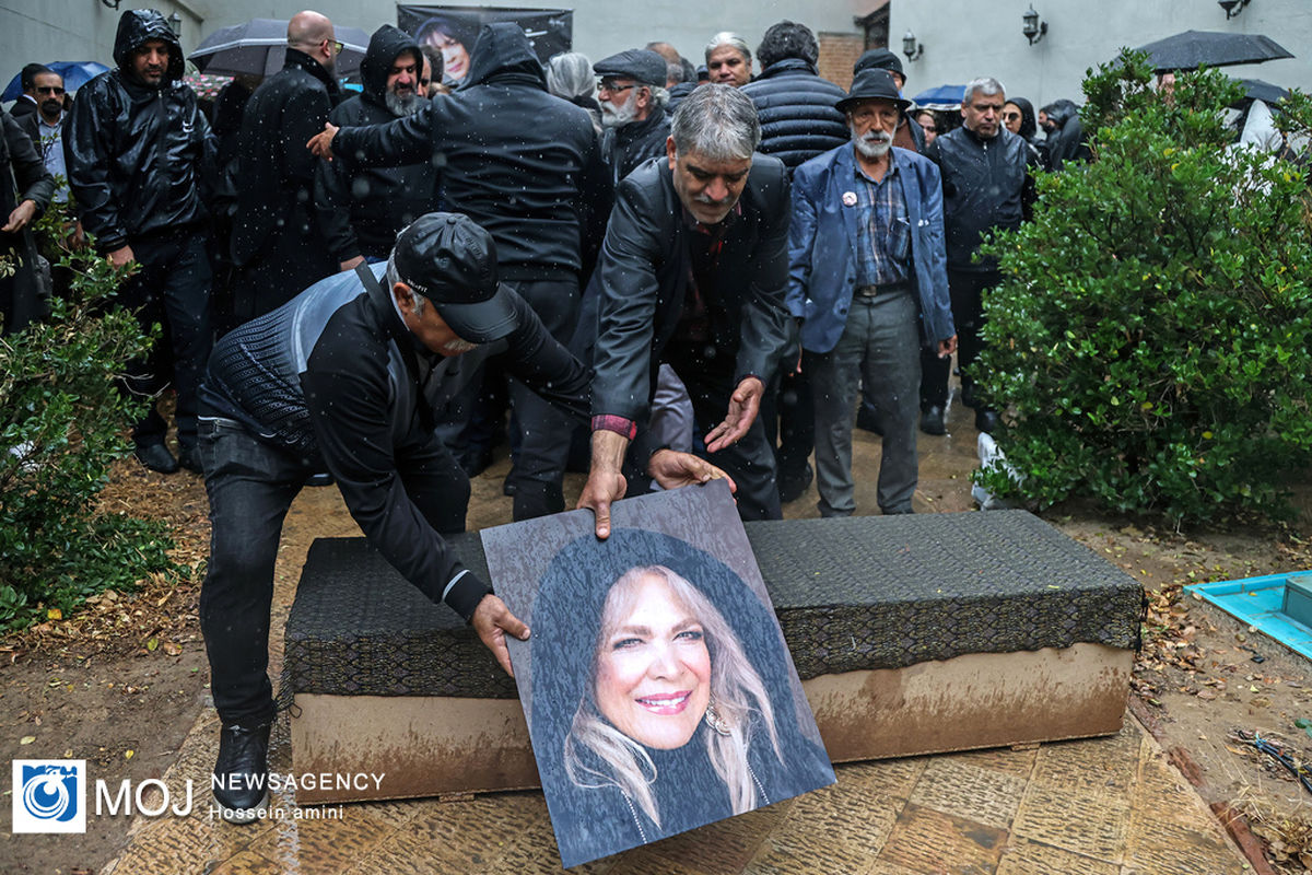 تشییع پیکر بیتا فرهی