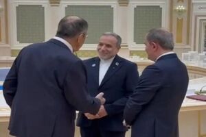 وزیران خارجه ایران، روسیه و جمهوری آذربایجان در ترکمنستان با یکدیگر دیدار کردند