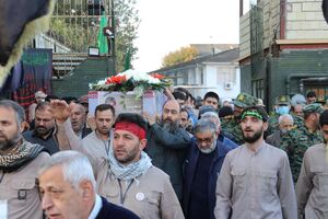 پیکر شهید مدافع حرم "یعقوبی" بر روی دستان مردمان رشت تشییع شد/این گل پرپر ما هدیه به رهبر ما+تصاویر