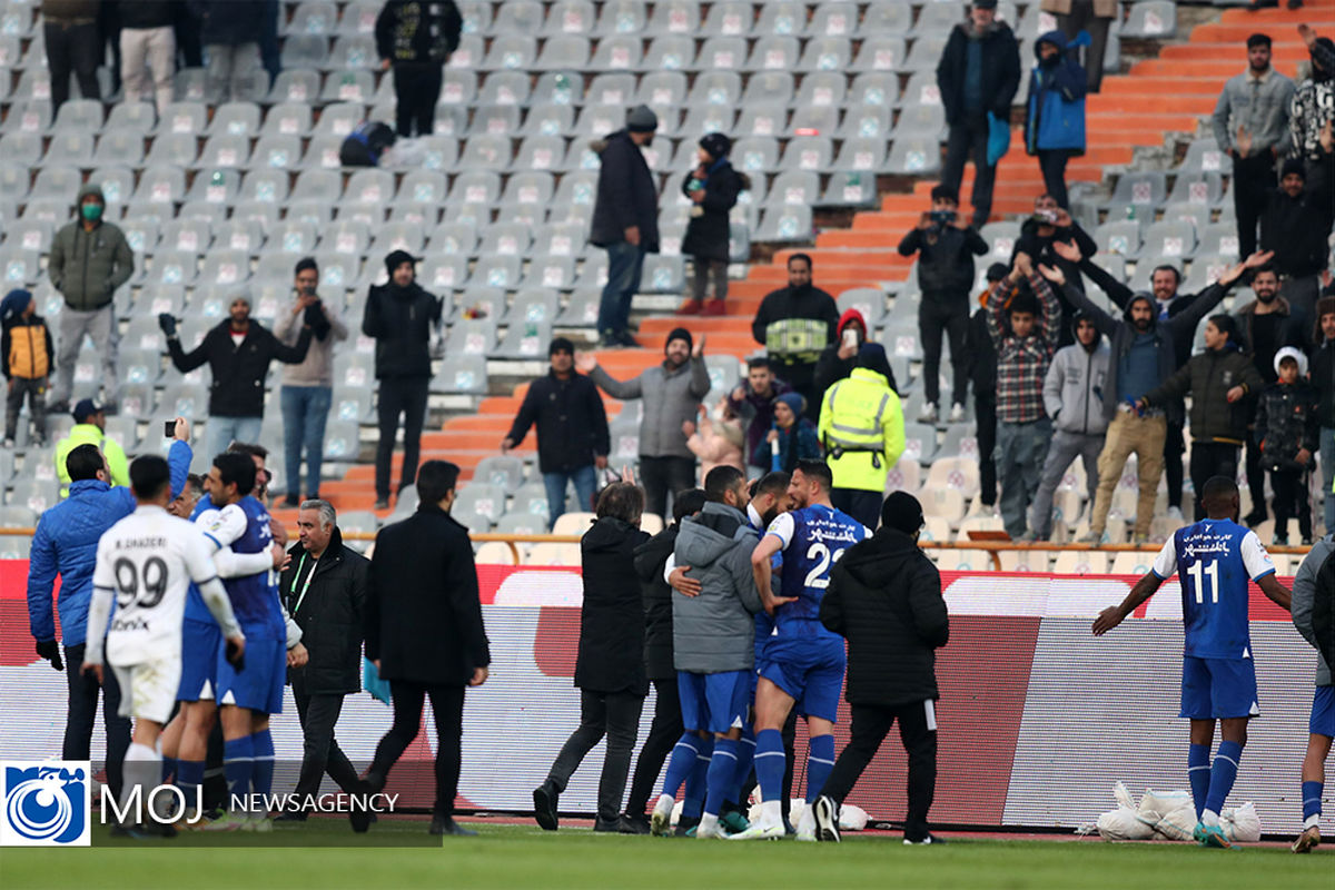 دیدار تیم های فوتبال استقلال و ملوان بندر انزلی