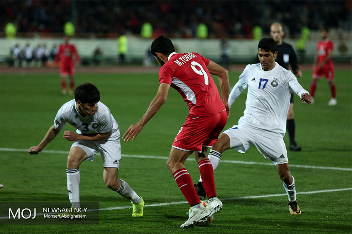 دیدار تیم های فوتبال پرسپولیس ایران و پاختاکور ازبکستان