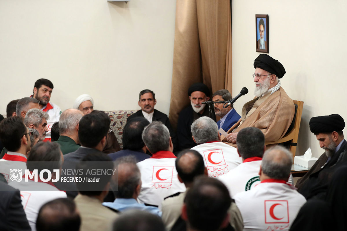 دیدار دست‌اندرکاران کنگره شهدای امدادگر با رهبر انقلاب اسلامی