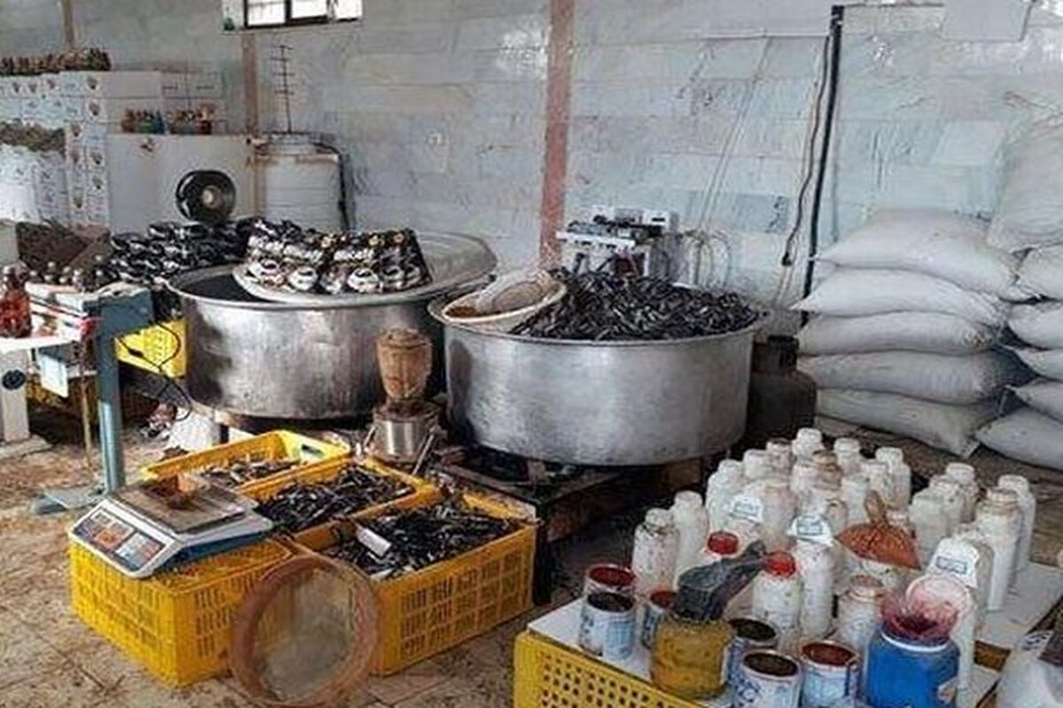 پلمب کارگاه بزرگ نوشیدنی‌های تقلبی در بندرعباس