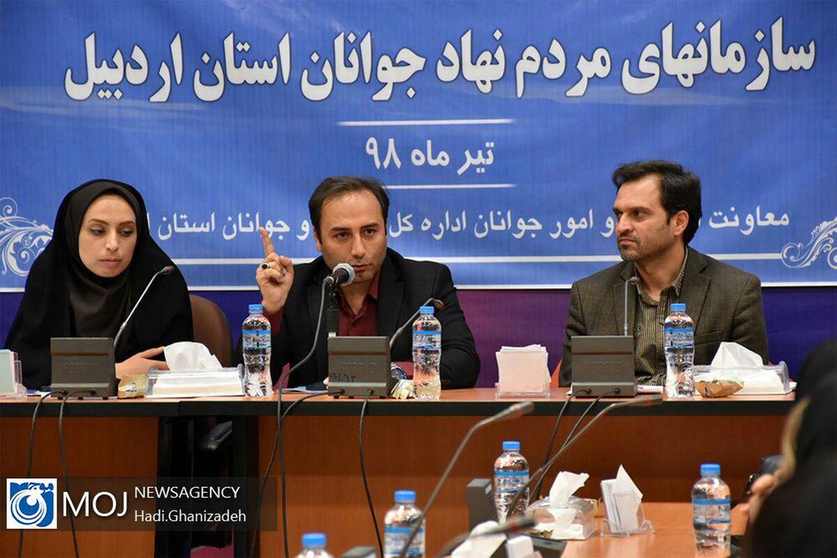 اکبر نگاهی