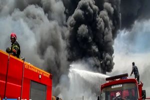 حریق واحد ۷۰ پالایشگاه آبادان در حال کنترل است