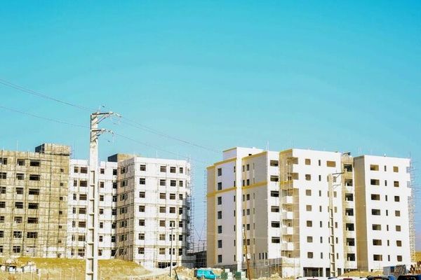 وزیر راه و شهرسازی از سایت مسکن حمایتی زنجان بازدید کرد