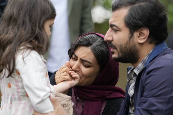 «ماه پنهان» با بازی لیندا کیانی و فرزاد حسنی به سینماها می‌آید