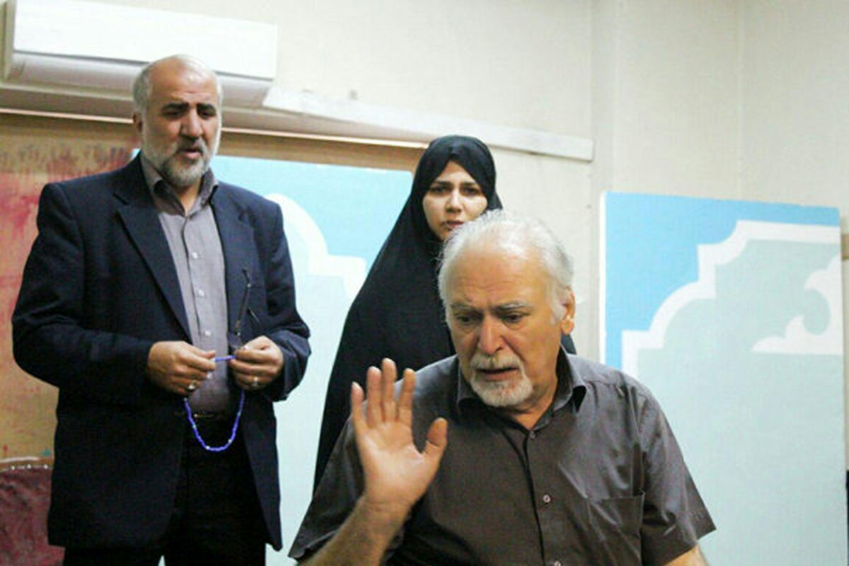 نمایش آسمان برای تو می بارد