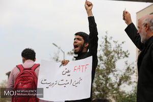 تهدید به توپ بستن مجلس از سوی پیامکی ها