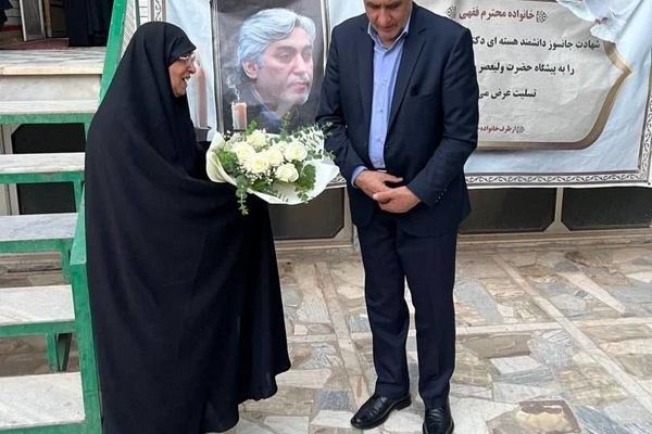 دیدار رییس سازمان انرژی اتمی با مادر دانشمند هسته‌ای شهید «دکتر فقهی»