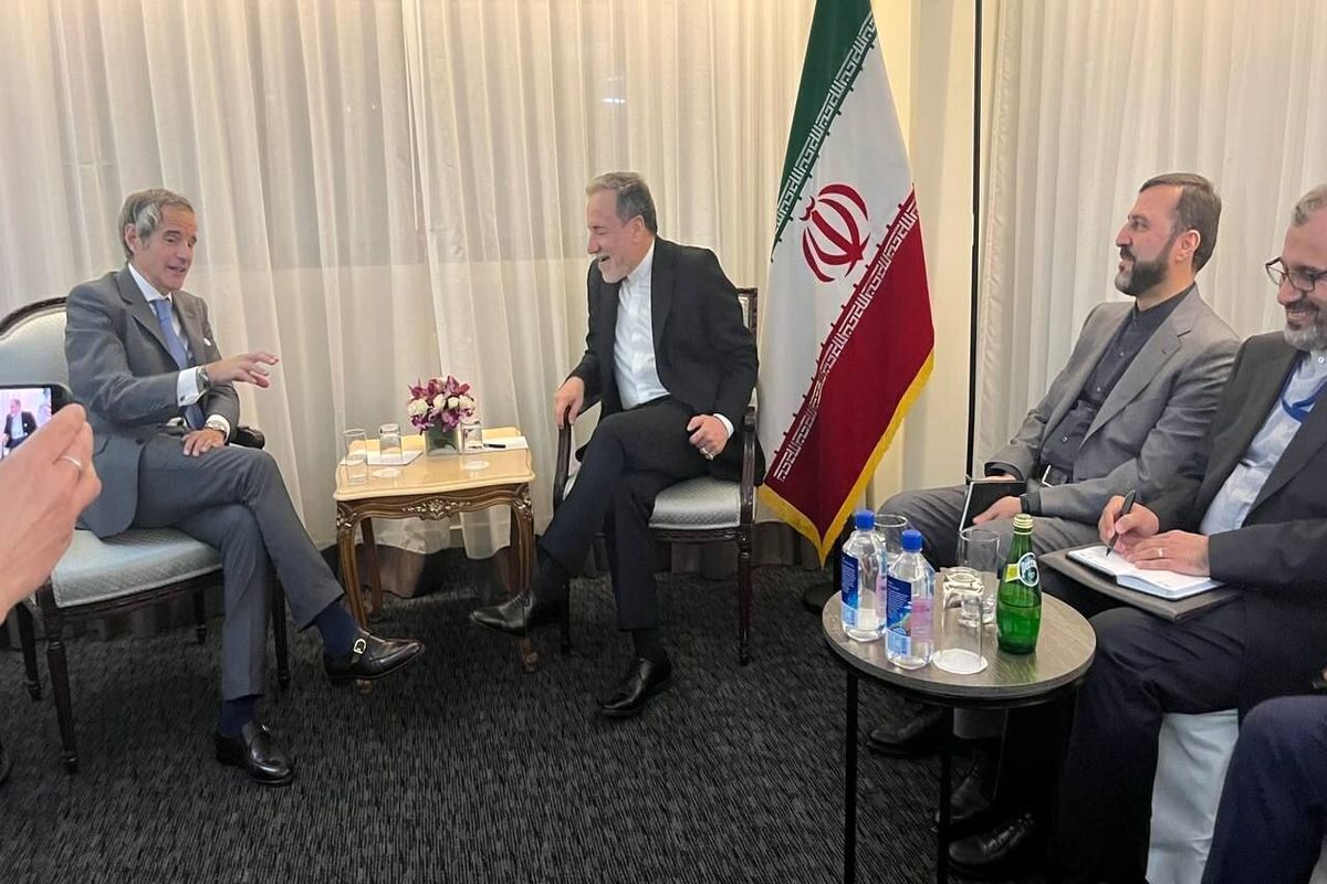 عراقچی و گروسی