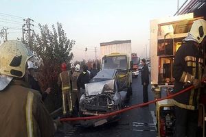 جزئیات برخورد پراید با وانت و کامیونت در بزرگراه شهید لشکری