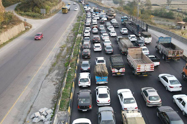 ترافیک سنگین وسایل نقلیه در محورهای شمالی کشور