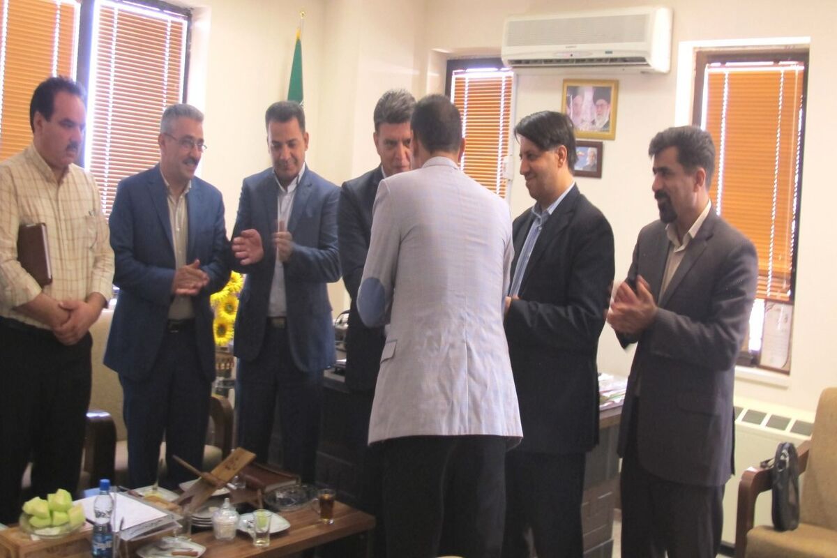 تقدیر از کشاورزان و دامداران خاتم 
