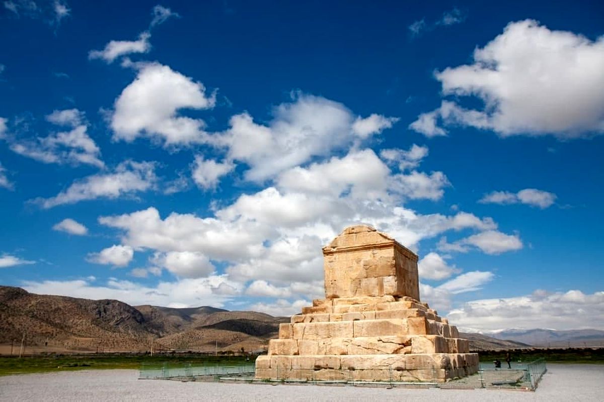 مقبره کوروش 