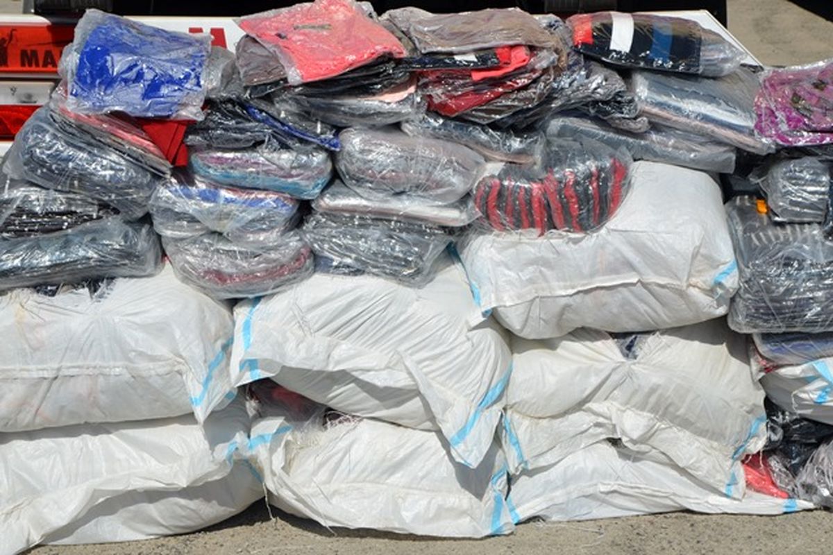 كشف محموله یک میلیاردی پوشاک قاچاق در بندرلنگه