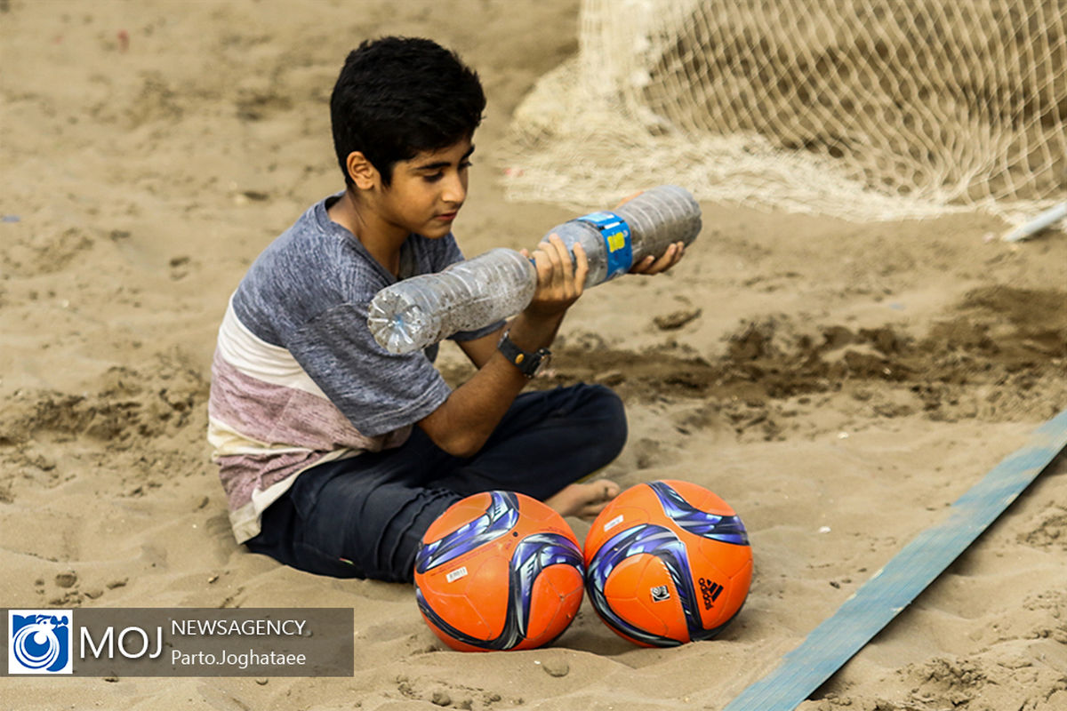 دیدار تیم های فوتبال ساحلی بانوان شهرداری فرح آباد و ايمن گيلان