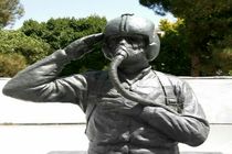 رونمایی از تندیس خلبانان هوانیروز کرمانشاه