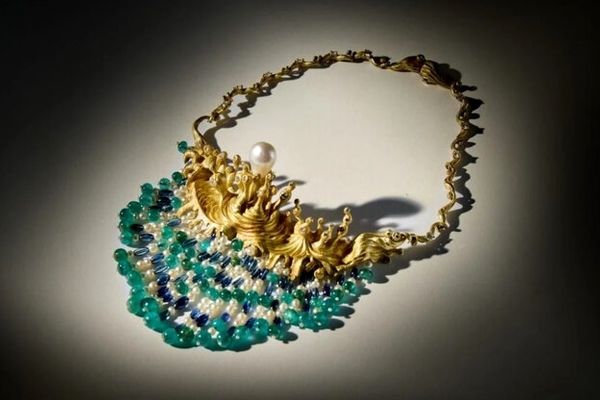 گردنبند دریای مواج اثر سالوادور دالی دوبرابر برآورد اولیه فروخته شد