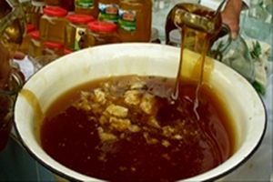 کشف و پلمب 14 تن عسل غیربهداشتی در دهاقان