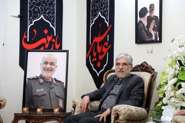 وزیر علوم با خانواده سردار شهید سلامی دیدار کرد