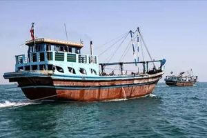 توقیف ۲ فروند شناور حامل۷۰ هزار لیتر سوخت قاچاق در آب های جاسک