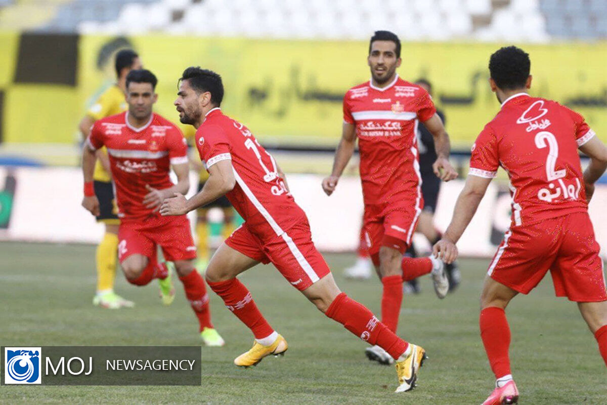 دیدار تیم های فوتبال سپاهان اصفهان و پرسپولیس