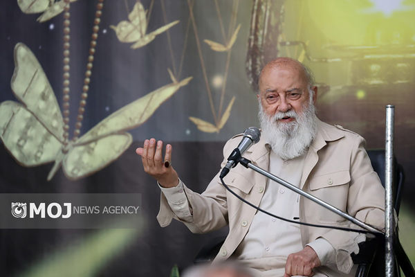 باید به راه نورانی شهدا و مسیر هدایت آنان متصل شویم