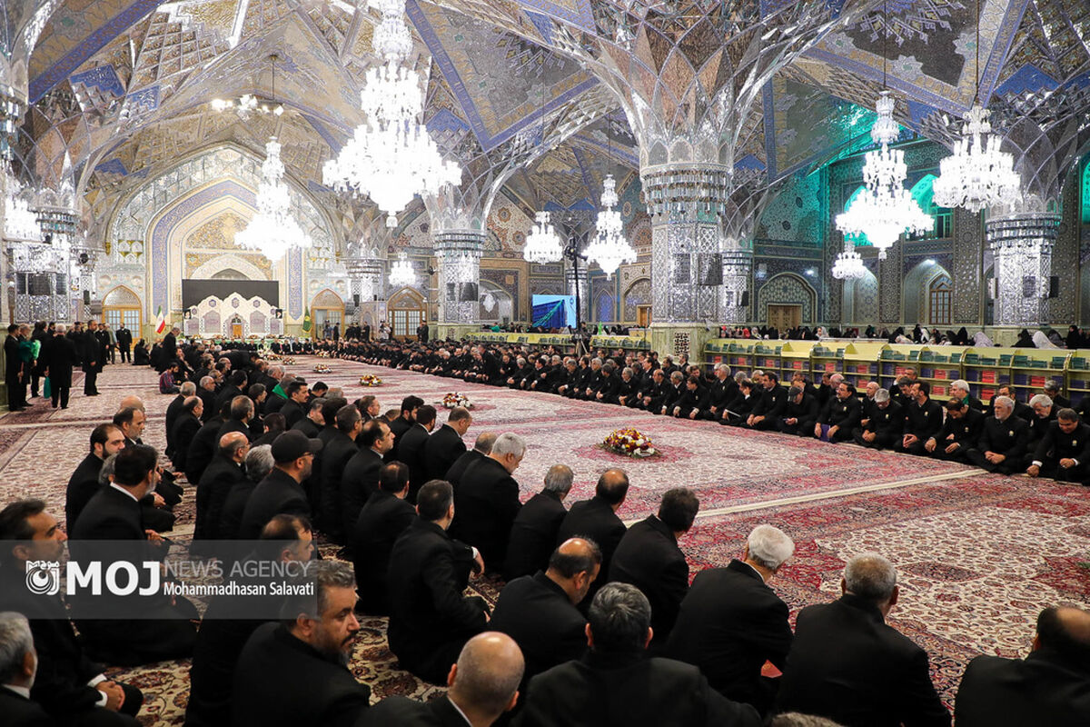 ذکر دعا و توسل برای سلامتی رئیس جمهور و همراهان در حرم امام رضا (ع)