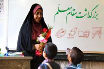 معلم، مهم‌ترین عامل در شکل‌گیری شخصیت نسل آینده است