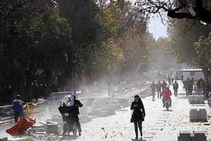 تندباد اردبیل را فرا گرفت/کاهش محسوس دمای هوا