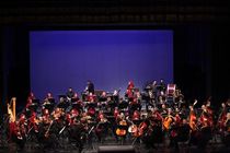 ارکستر سمفونیک تهران با رهبری کراوتز فرانسوی به روی صحنه رفت