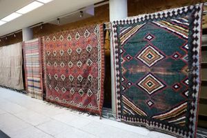 نمایشگاه دست بافته های عشایر و روستایی پرویز تناولی در شیراز گشایش یافت 