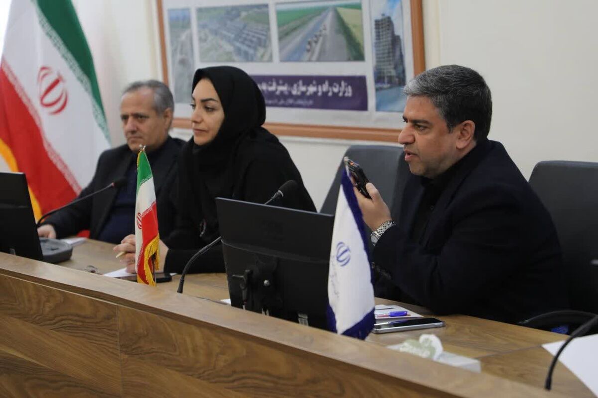 استاندار اردبیل.     