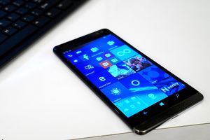 گوشی ضد آب اچ‌پی با ویندوز ۱۰ می‌آید + عکس