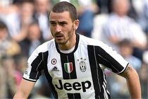 منچستریونایتد با چلسی و منچسترسیتی برای جذب بونوچی رقابت می کنند