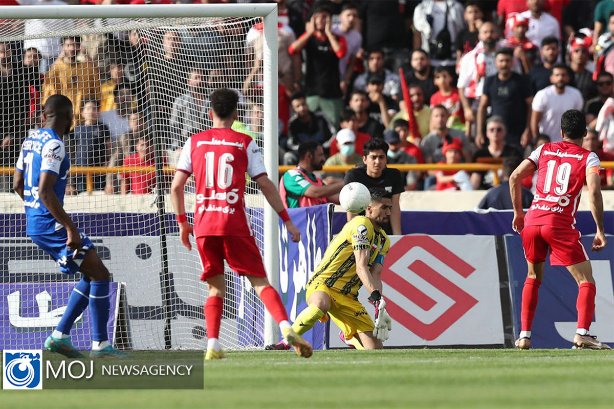 شهرآورد صدم بین تیم های فوتبال پرسپولیس و استقلال