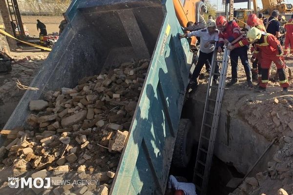 فروکش زمین در جاده مخصوص سبب جان‌باختن دو کارگر شد