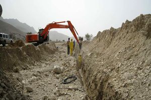 سنگ اندازی شهرداری فولادشهر  در حفاری فیبر نوری 