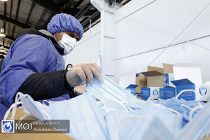 راه اندازی کارگاه تولید ماسک در تالار حافظ تهران توسط برخی هنرمندان