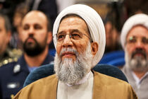 آمریکا مانند آن گرگ هاری است که تنها با چماق می توان او را به عقب نشینی وادار کرد