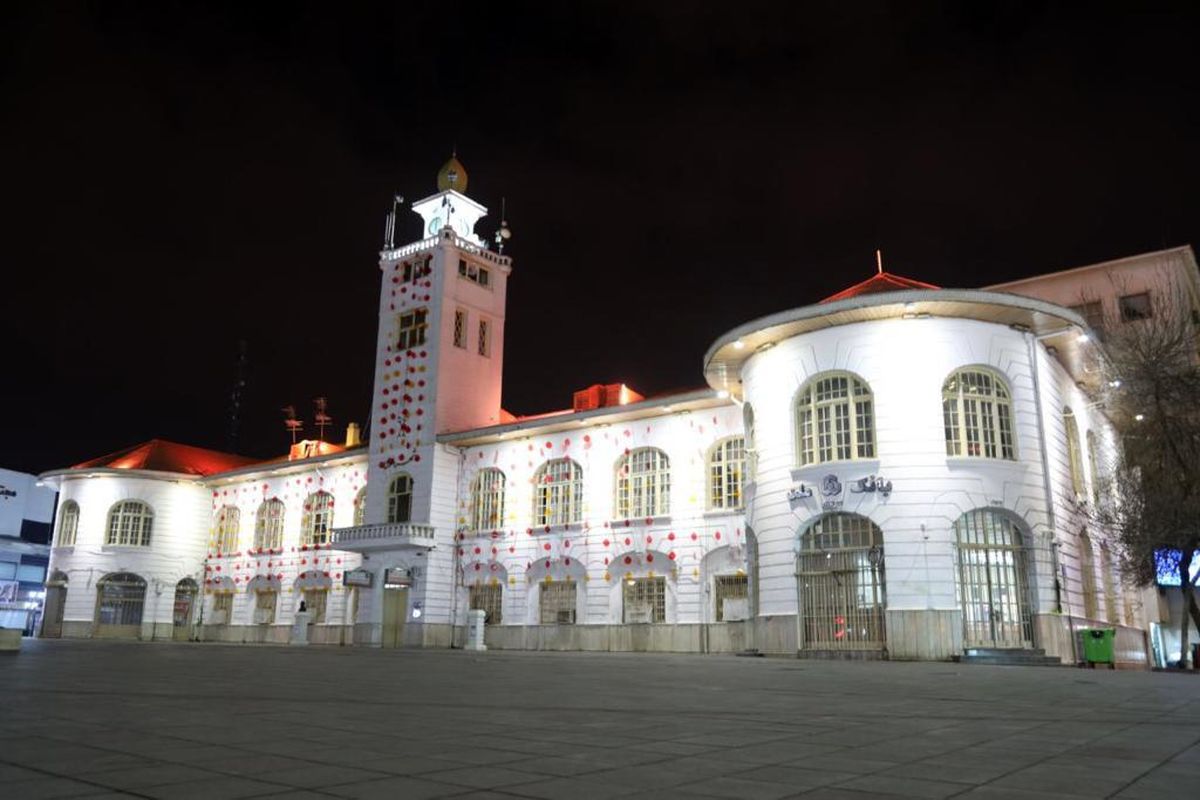 آذین بندی ساختمان تاریخی شهرداری رشت