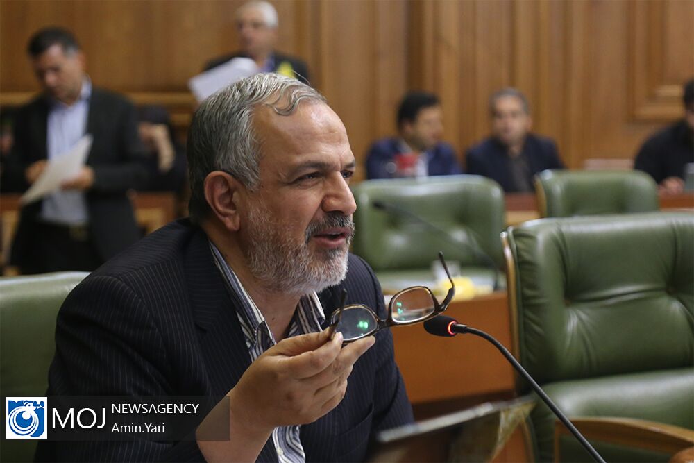 انتقاد از کسر دو میلیون تومانی حقوق کارگران پیمانکاری شهرداری